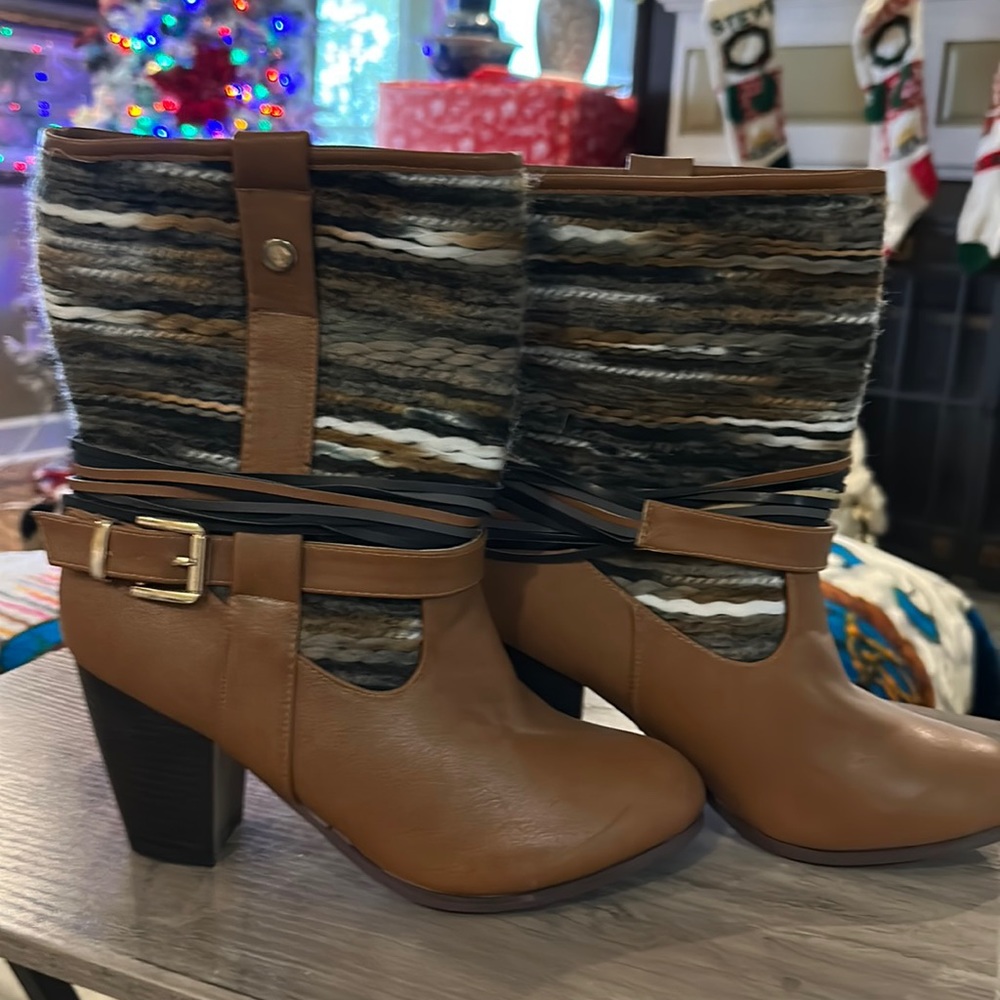Never worn tan Coachella boots